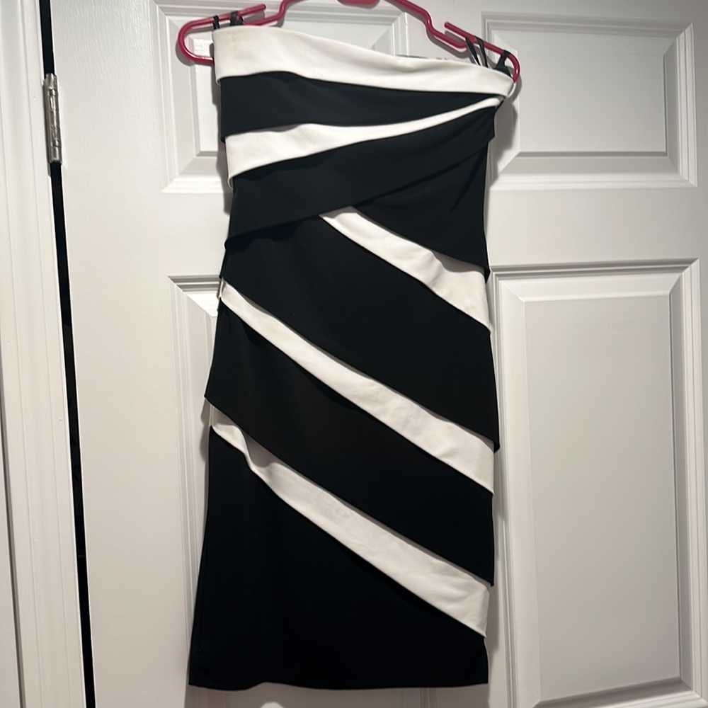 White House Black Market instantly slimming size 2